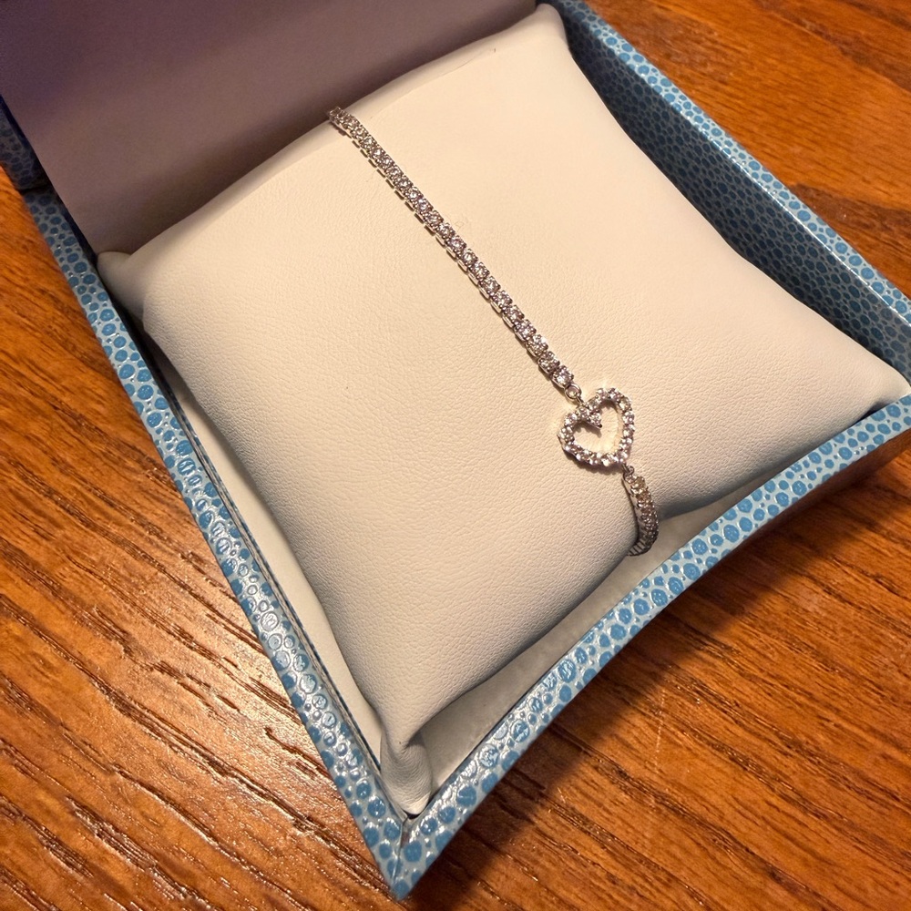 Elegant Silver Heart Bracelet